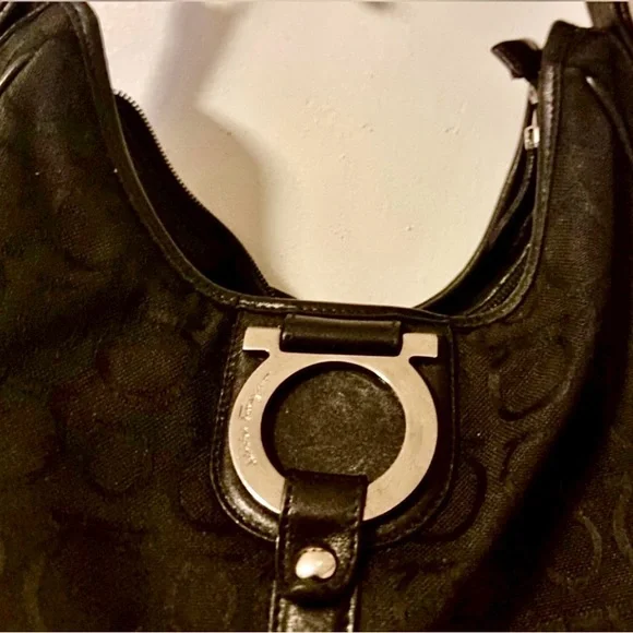 Ferragamo Black Leather Fabric shoulder Bag. Professionally restored. Dust bag - Picture 9 of 10